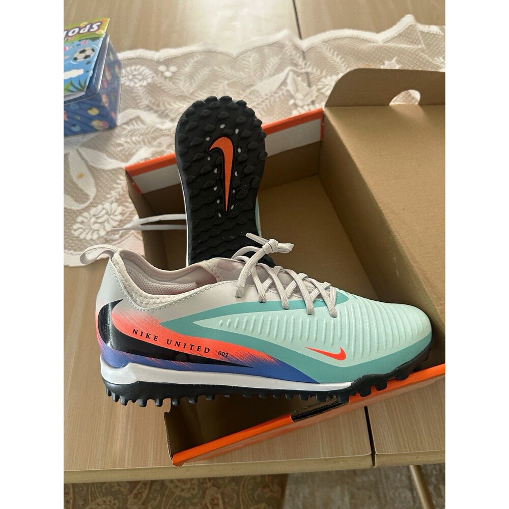 Nike United Unisex Youth Turf Soccer Cleats White US 5.5Y EUR 38.5